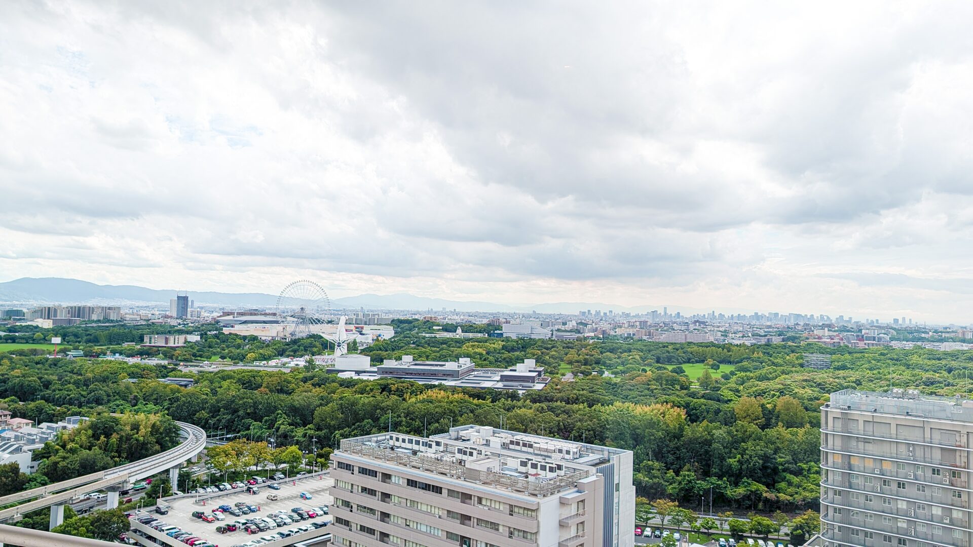 大阪・万博記念公園周辺の風景